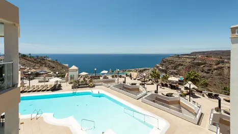 Holiday club vista amadores pool 