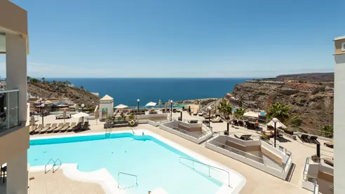 Holiday club vista amadores pool 