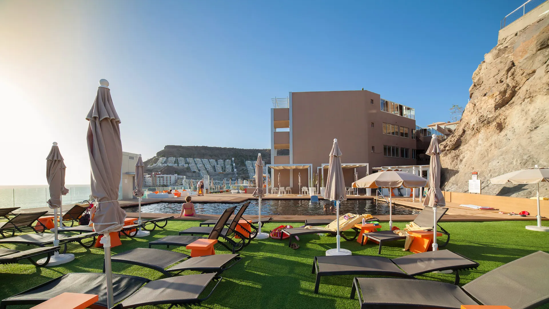 Riviera Vista Hotel slide 2