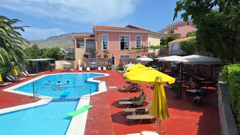 Pool med børnebassin 