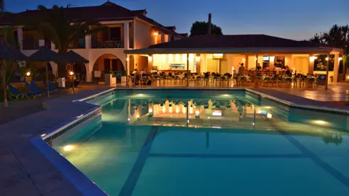 Poolbaren om aftenen