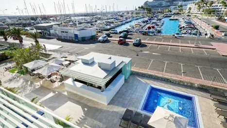 Poolbar og børnepool