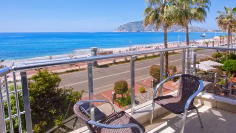 Eksempel på balkon med havudsigt
