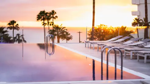 Infinity-pool med flot udsigt