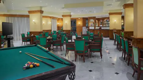 Coffee-shop med billard