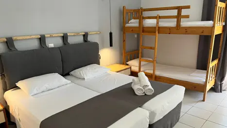 Eksempel på familieværelse i bungalow med køjeseng