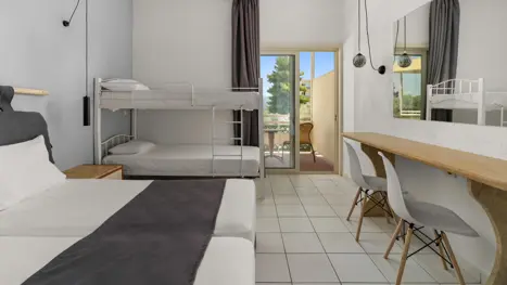Eksempel på familieværelse i bungalow med køjeseng