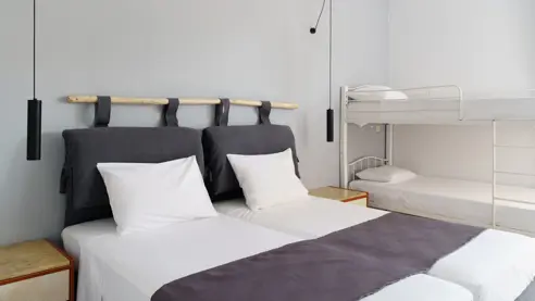 Eksempel på familieværelse i bungalow med køjeseng