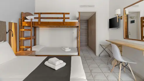 Eksempel på familieværelse i bungalow med køjeseng