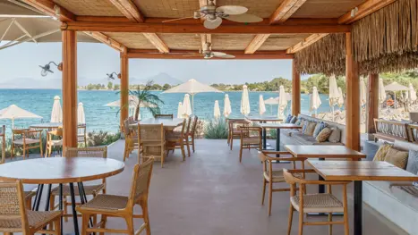 Strandbar med loungeområde