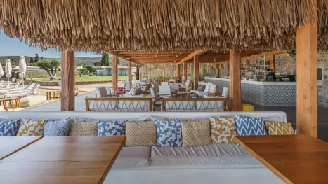 Strandbar med loungeområde