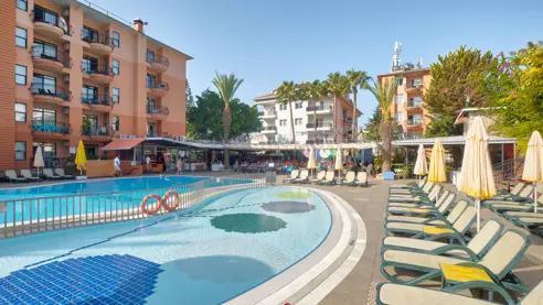 Swimmingpool med separat børnepool