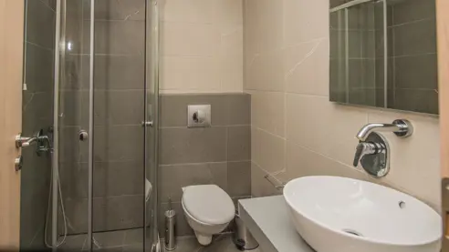 Eksempel på badeværelse i dobbeltværelse