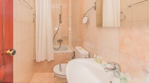 Eksempel på badeværelse i familieværelse