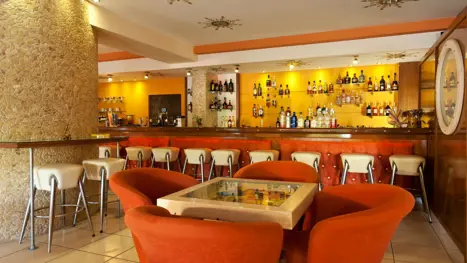 Bar område med lounge stole 