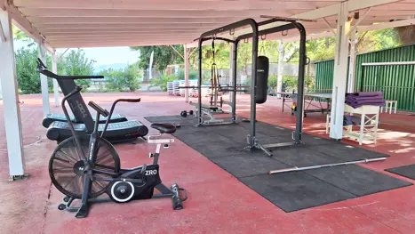 Overdækket udendørs fitness