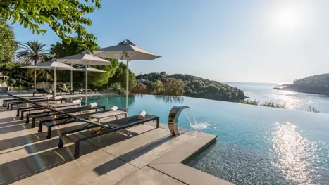 Infinity pool kun for voksne