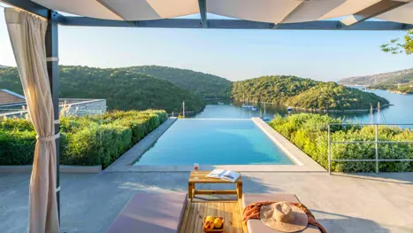 Eksempel på Executive Junior Suite med privat pool