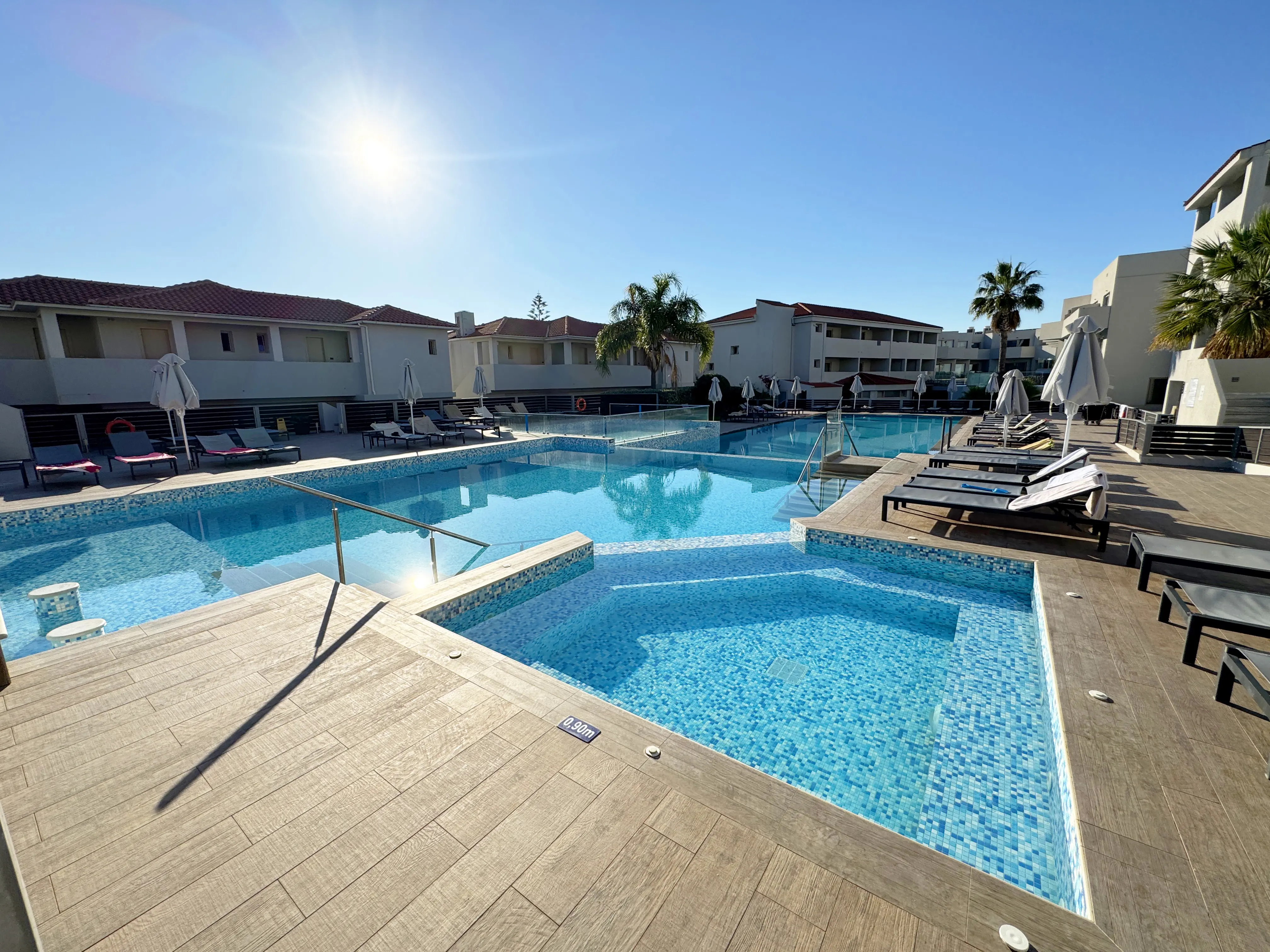 Azure Resort m/ morgenmad slide 4