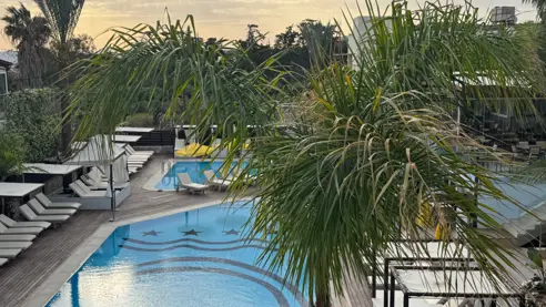 Poolområde - udsigt fra en altan