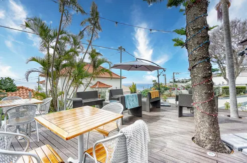 Terrasseområde med udsigt over havet