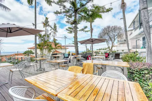 Terrasseområde med udsigt over havet