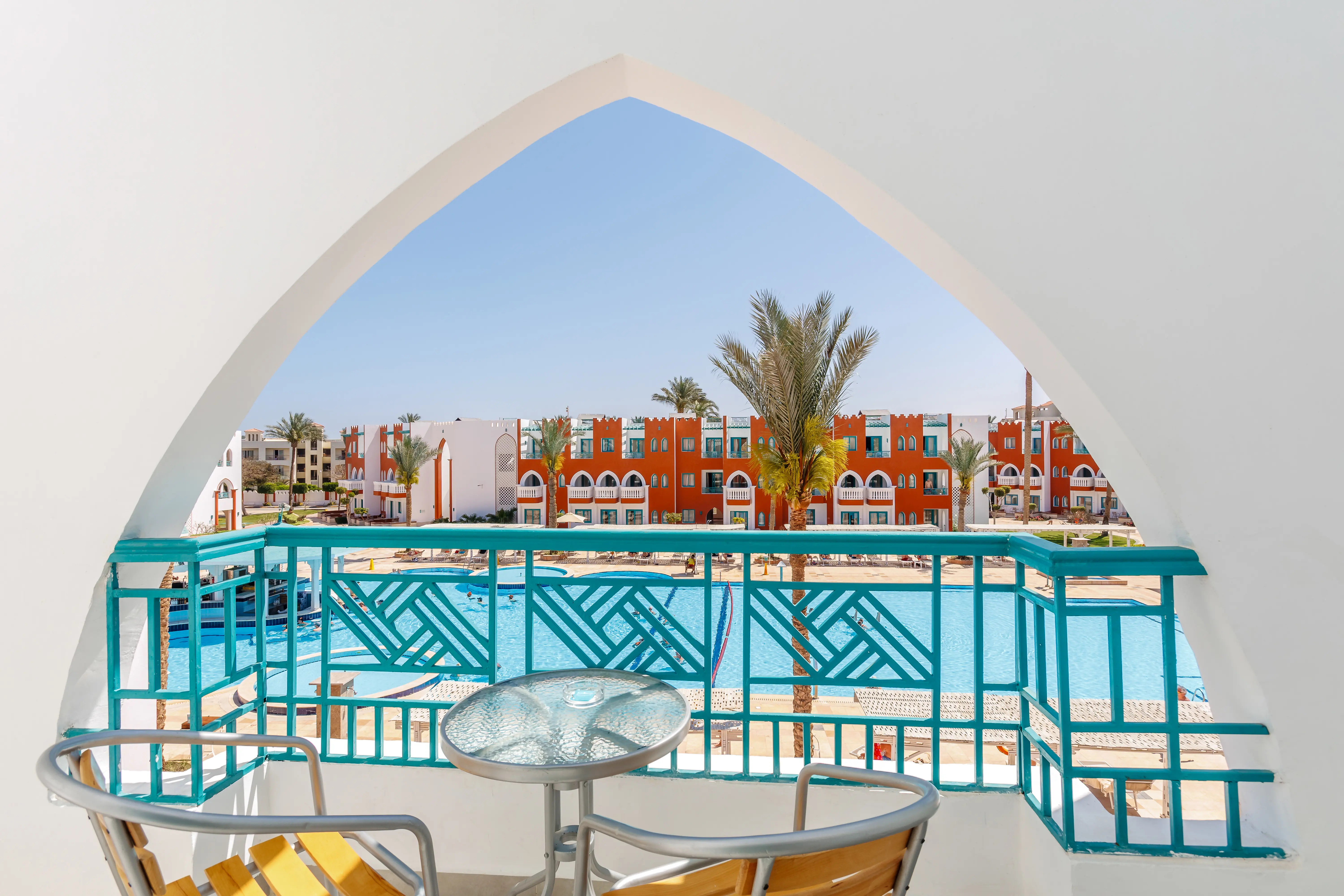 Eksempel på Deluxe dobbeltværelse med pool udsigt