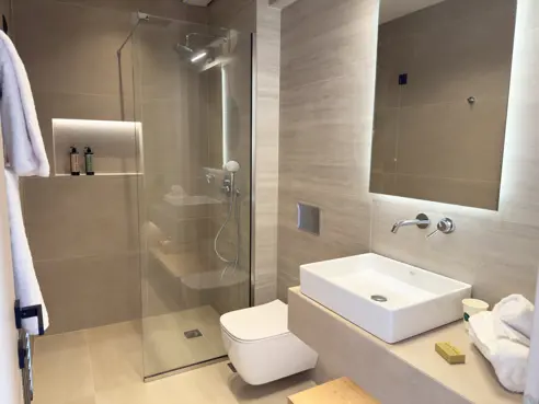 Eksempel på Dobbeltværelse (2 pers.) m skrå havudsigt