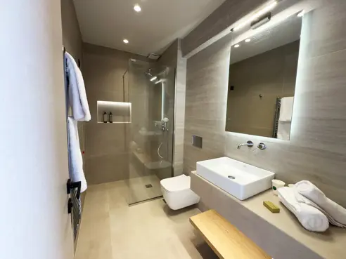 Eksempel på Dobbeltværelse (2 pers.) m skrå havudsigt