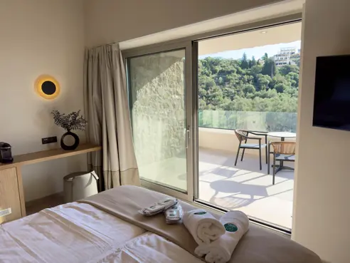 Eksempel på Dobbeltværelse (2 pers.) m skrå havudsigt