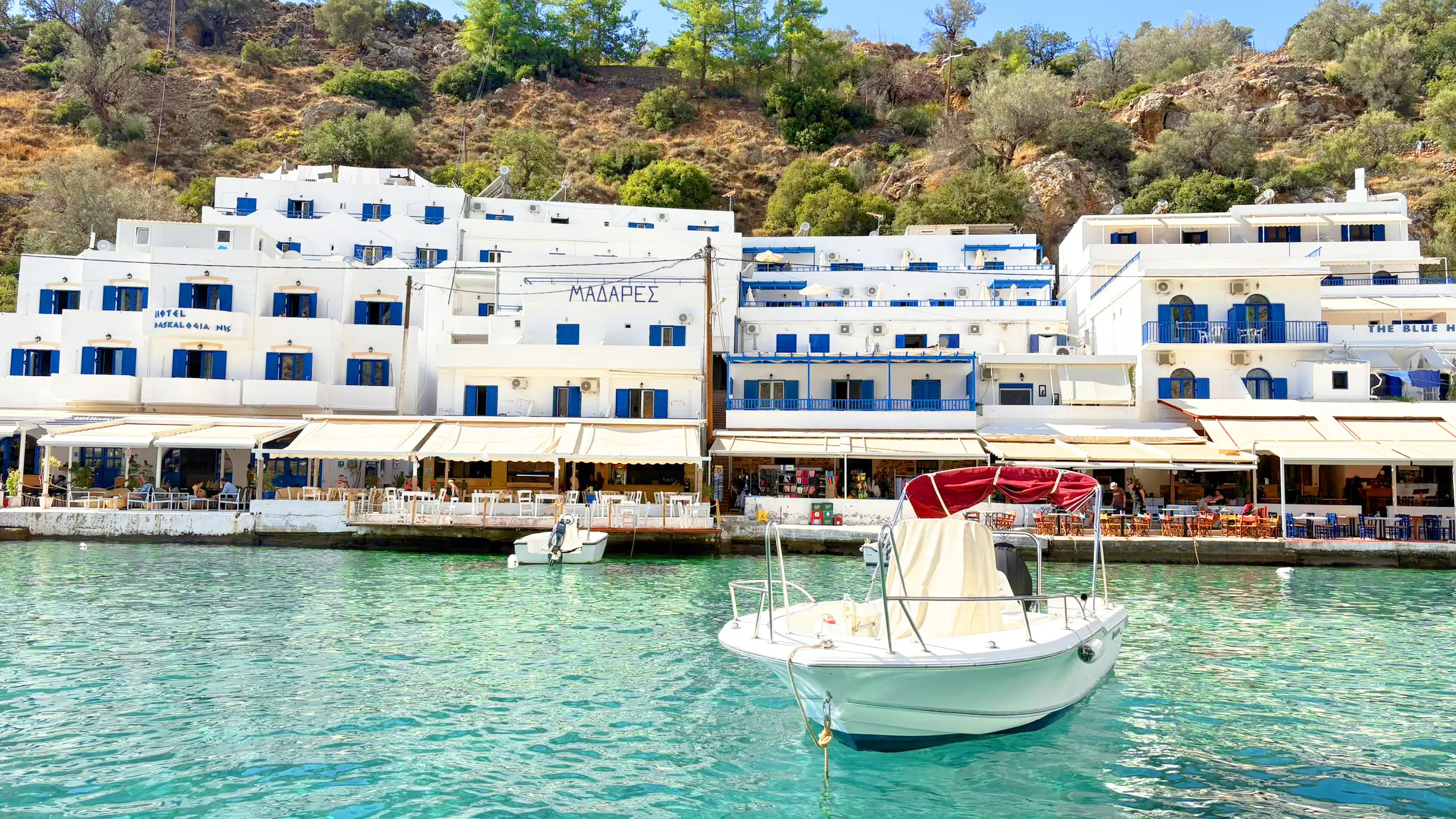 Madares Hotel på havnepromenaden