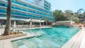 Solterrasse med swimmingpool