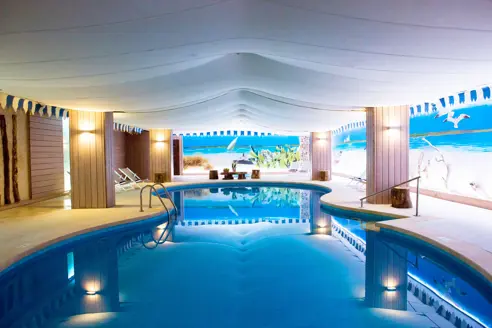 Indendørs swimmingpool