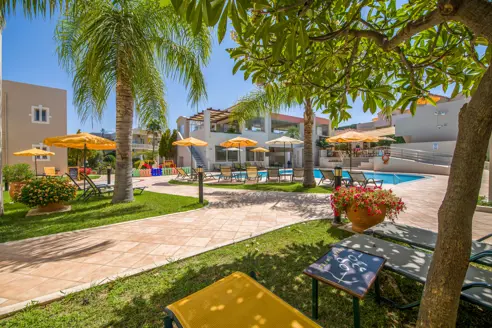 Toxo Hotel & Apartments