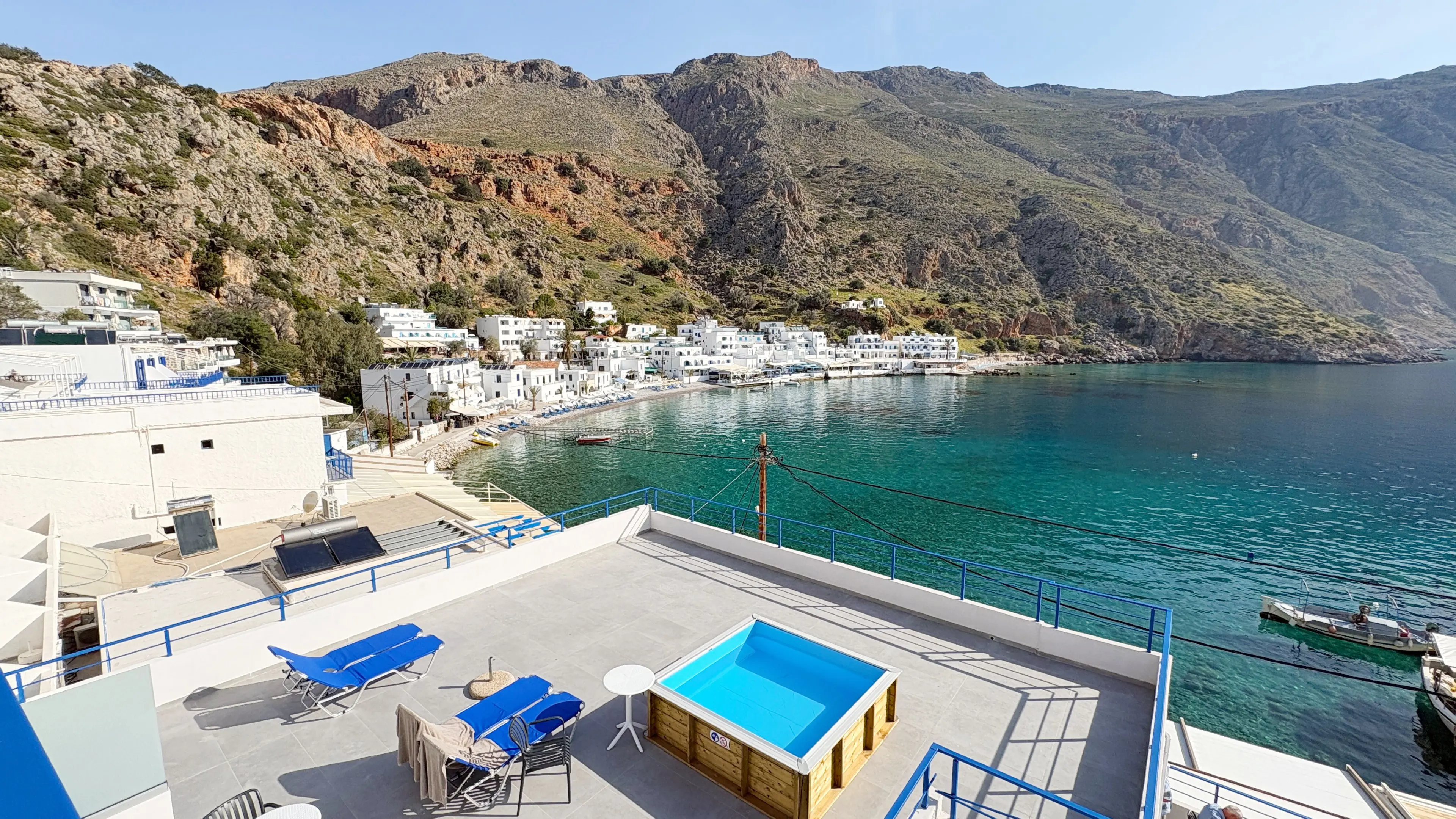 Madares m/morgenmad - Loutro, Grækenland - Book her