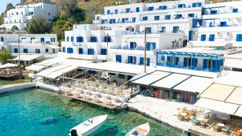 Madares Hotel på havnepromenaden