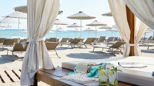 Stranden foran Minoa Palace