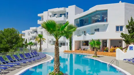 Pool og pool bar ved blok B