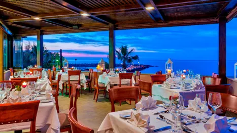 Restaurant område med havudsigt