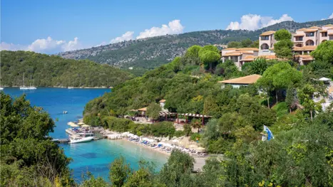 Adgang til privat strand med bådbro