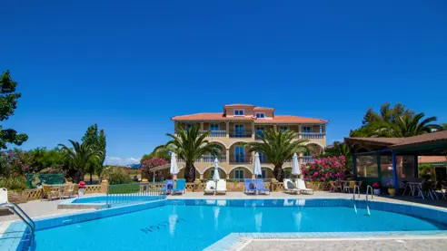 Pool med børnebassin 