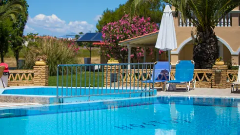 Pool med børnebassin 