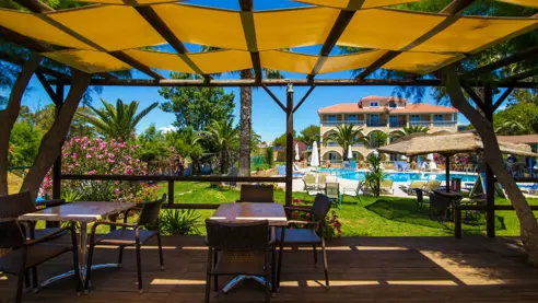 Terrasse ved poolbaren 