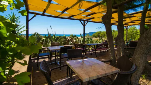 Terrasse ved poolbaren 