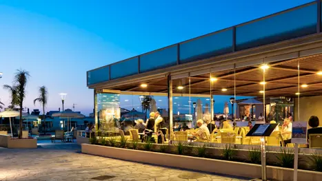 Porto Platanias restaurant område 