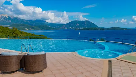 Dejlig pool med spa