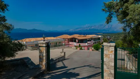 Indkørsel til hotellet