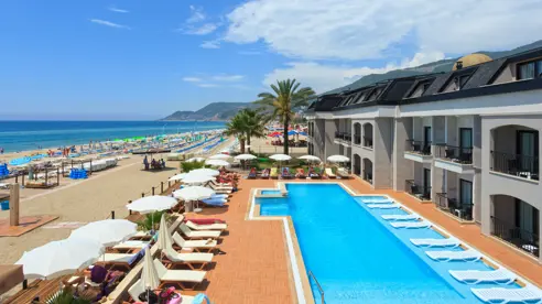 Pool, tæt på stranden 