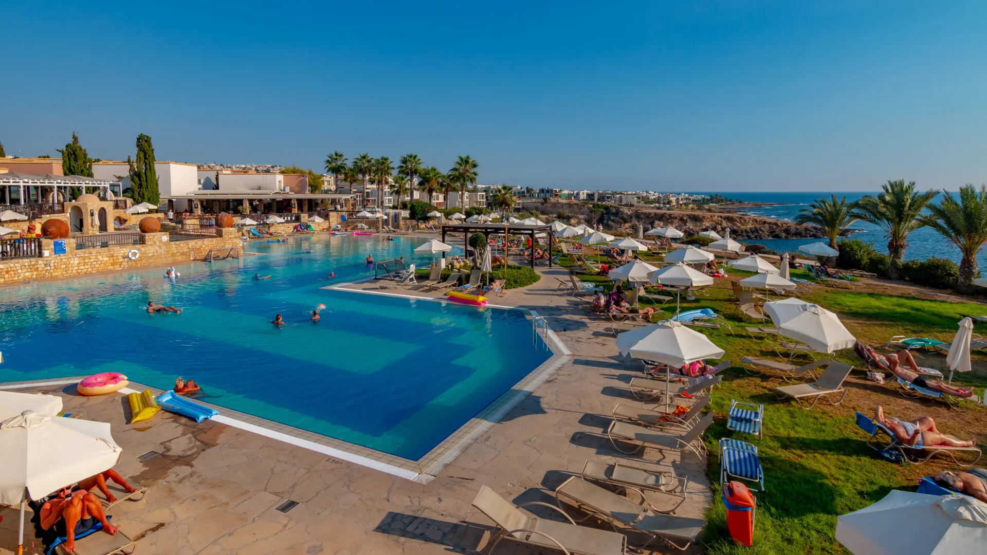 Akteon Village pool
