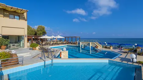 Indigo Mare pool med havudsigt